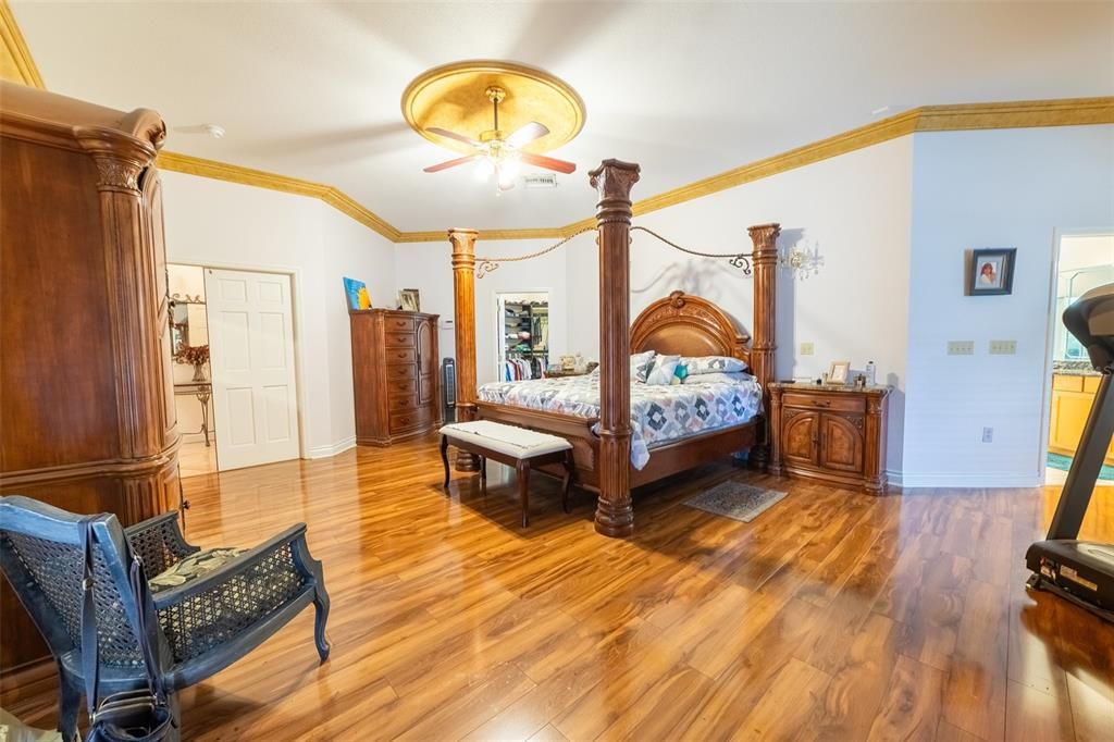 Active With Contract: $1,199,000 (4 beds, 3 baths, 6284 Square Feet)