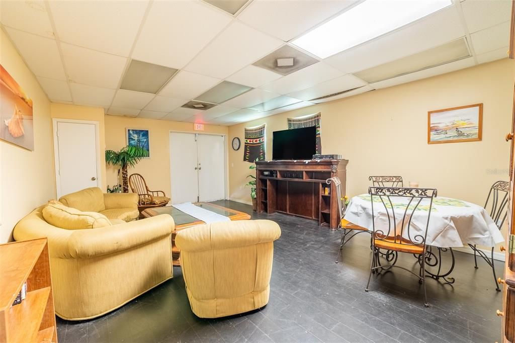 Active With Contract: $1,199,000 (4 beds, 3 baths, 6284 Square Feet)