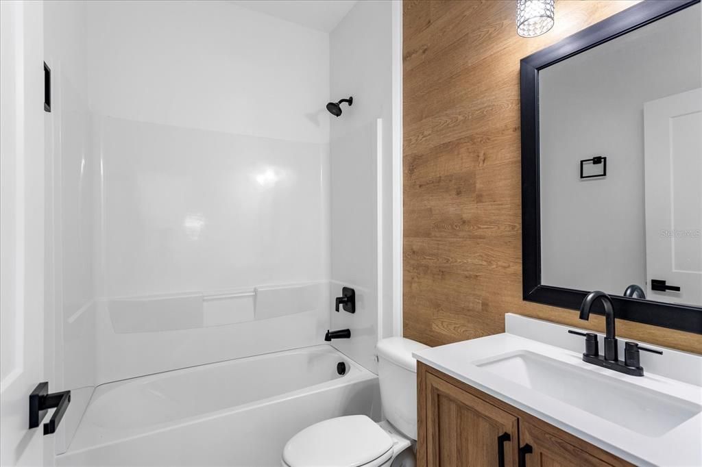 Под контрактом: $550,000 (3 спален, 2 ванн, 1554 Квадратных фут)