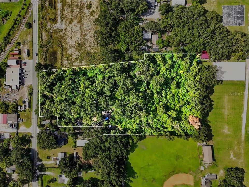 待售: $580,000 (5.14 acres)