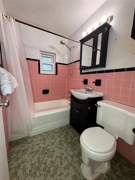 В аренду: $2,150 (2 спален, 1 ванн, 940 Квадратных фут)