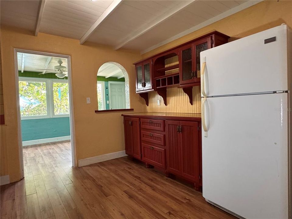 В аренду: $2,150 (2 спален, 1 ванн, 940 Квадратных фут)