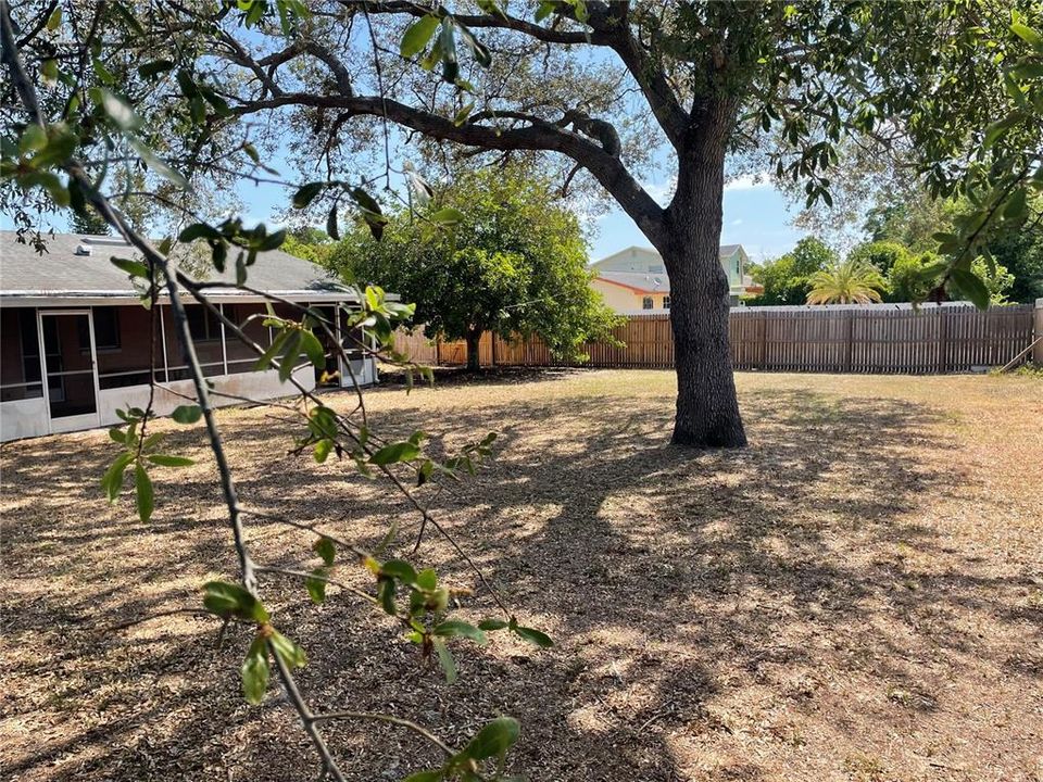 合同活跃: $2,285 (4 贝兹, 2 浴室, 1849 平方英尺)