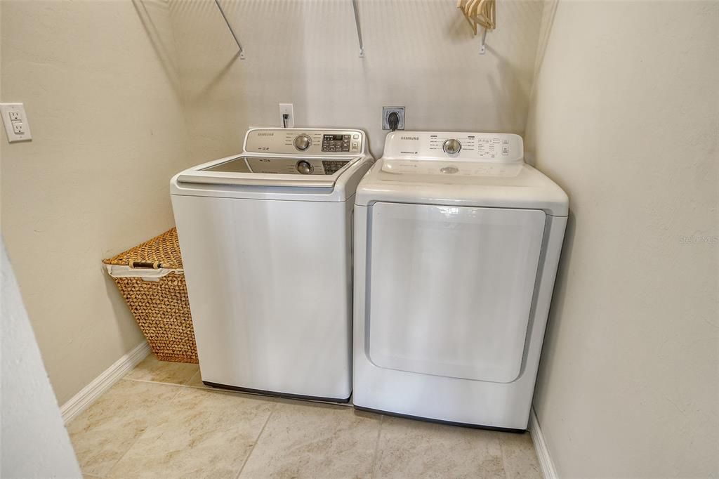 待售: $325,000 (3 贝兹, 2 浴室, 1430 平方英尺)