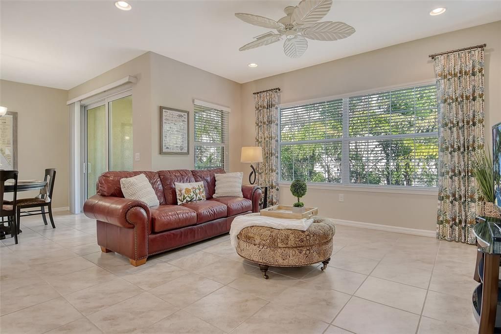 待售: $325,000 (3 贝兹, 2 浴室, 1430 平方英尺)