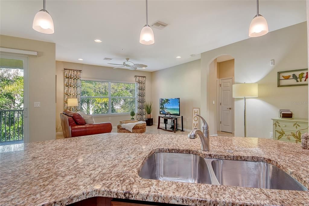 待售: $325,000 (3 贝兹, 2 浴室, 1430 平方英尺)