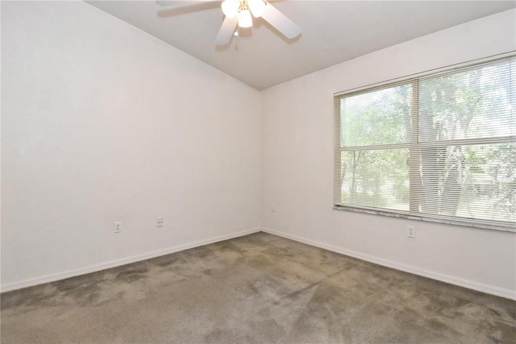 合同活跃: $160,000 (2 贝兹, 2 浴室, 1172 平方英尺)