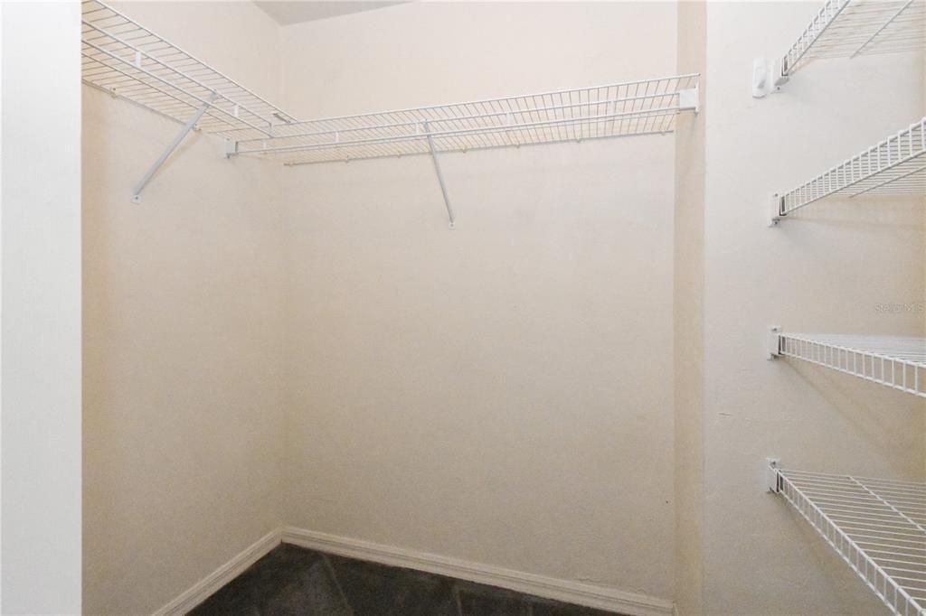 合同活跃: $160,000 (2 贝兹, 2 浴室, 1172 平方英尺)