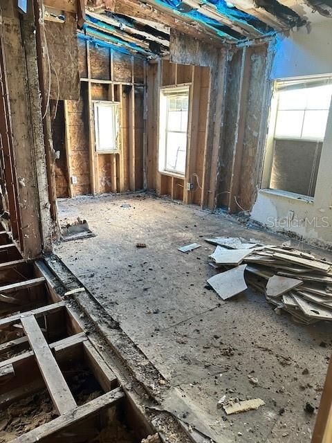 Active With Contract: $250,000 (3 beds, 2 baths, 3072 Square Feet)