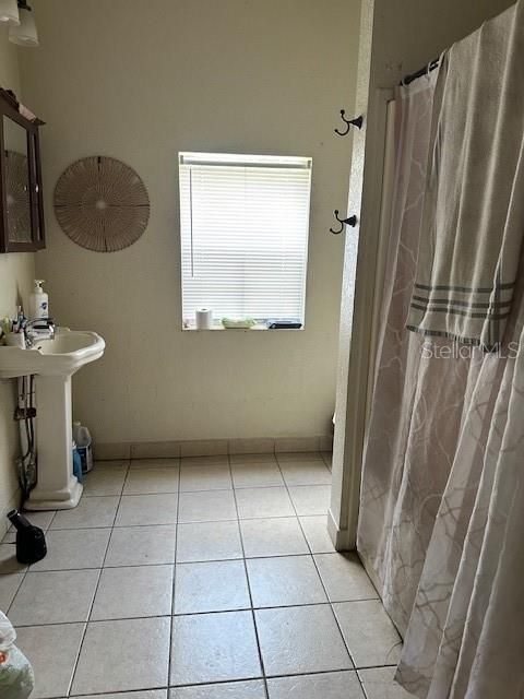 Active With Contract: $250,000 (3 beds, 2 baths, 3072 Square Feet)