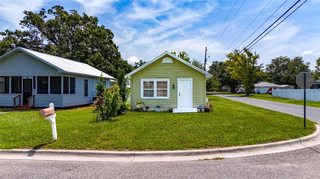 For Sale: $199,990 (2 beds, 1 baths, 1080 Square Feet)