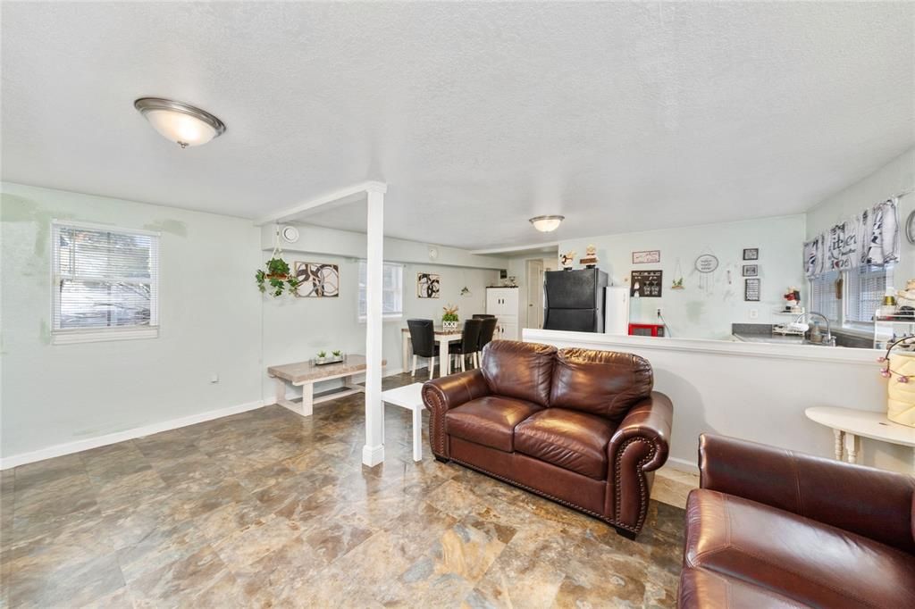 For Sale: $199,990 (2 beds, 1 baths, 1080 Square Feet)