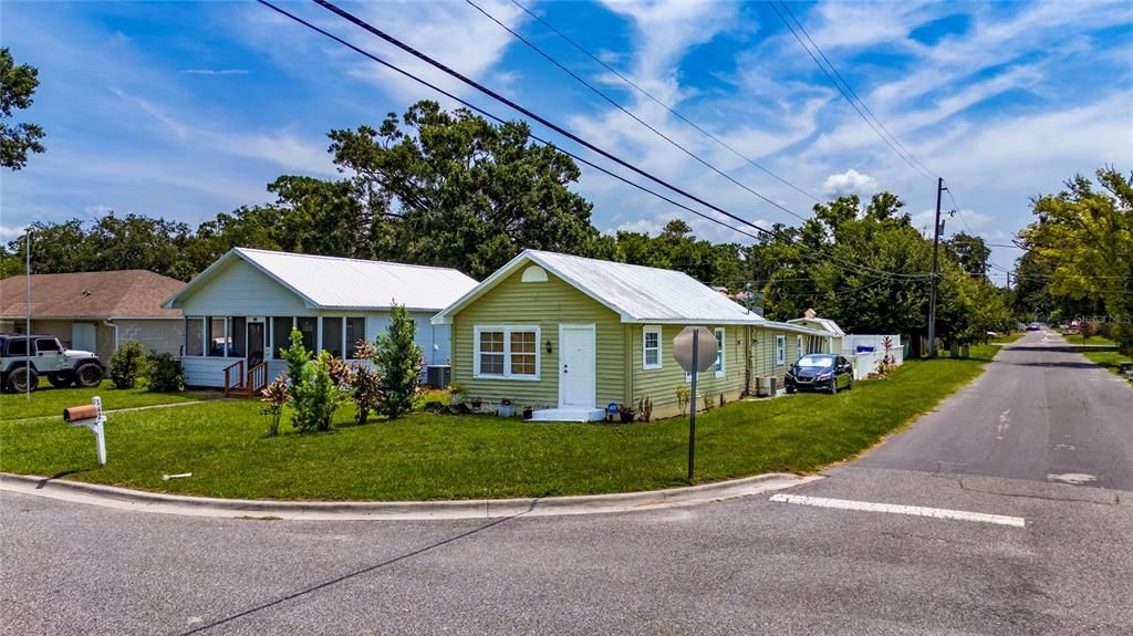 For Sale: $199,990 (2 beds, 1 baths, 1080 Square Feet)