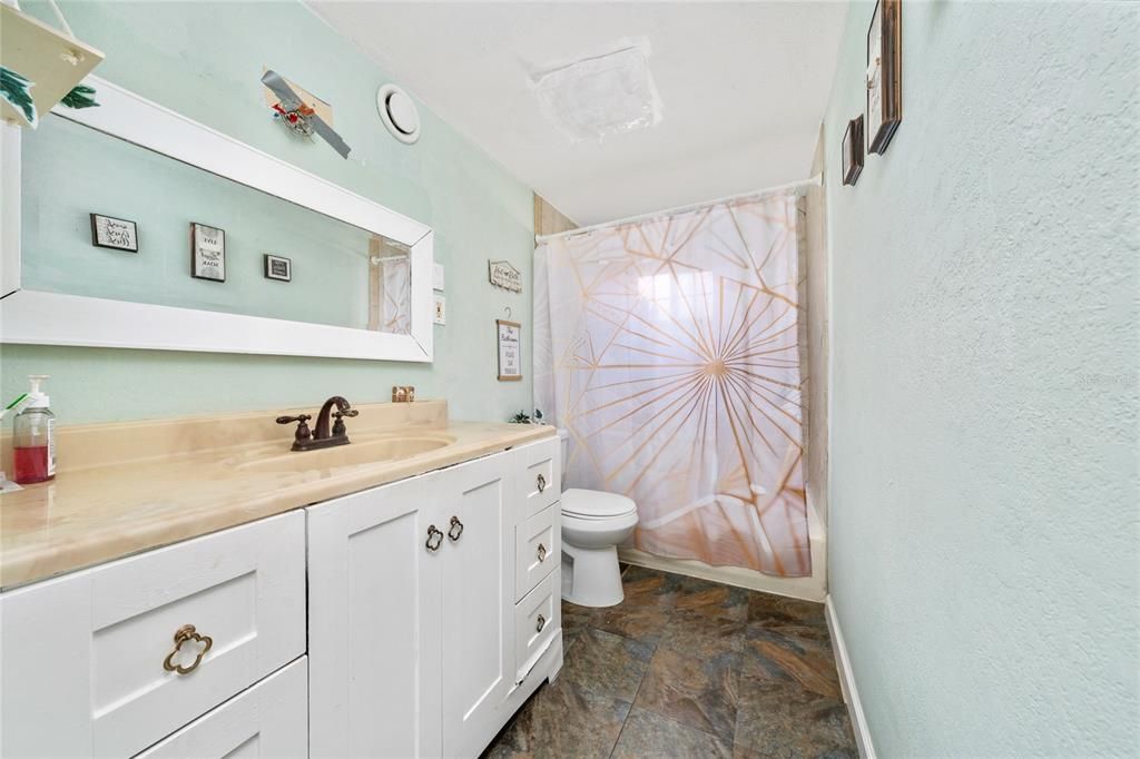 For Sale: $199,990 (2 beds, 1 baths, 1080 Square Feet)