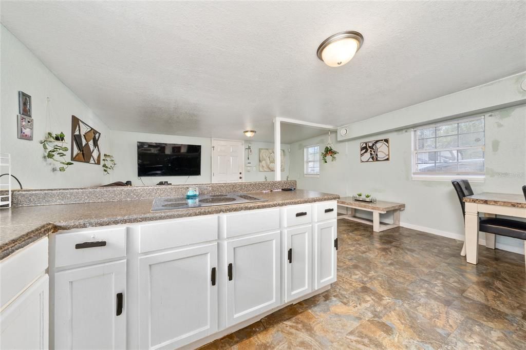 For Sale: $199,990 (2 beds, 1 baths, 1080 Square Feet)