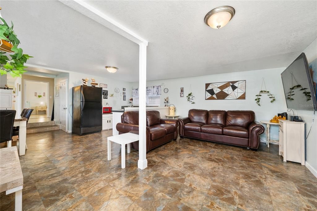 For Sale: $199,990 (2 beds, 1 baths, 1080 Square Feet)