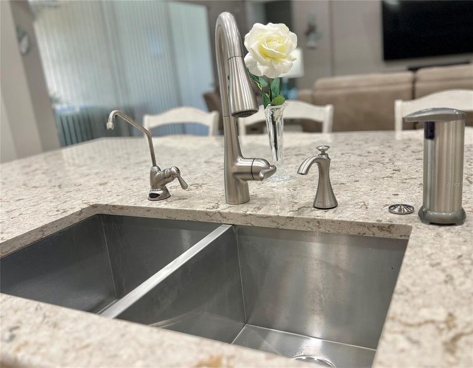 待售: $950,000 (4 贝兹, 4 浴室, 3401 平方英尺)