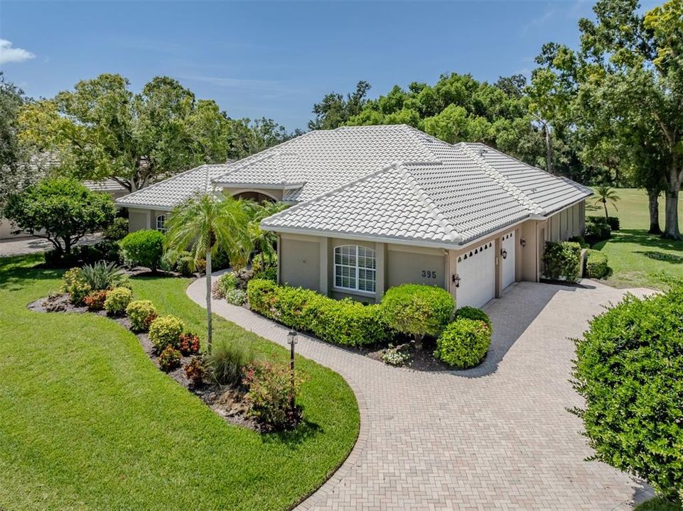 Под контрактом: $779,000 (3 спален, 3 ванн, 2827 Квадратных фут)