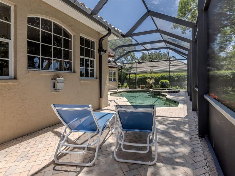 Под контрактом: $779,000 (3 спален, 3 ванн, 2827 Квадратных фут)