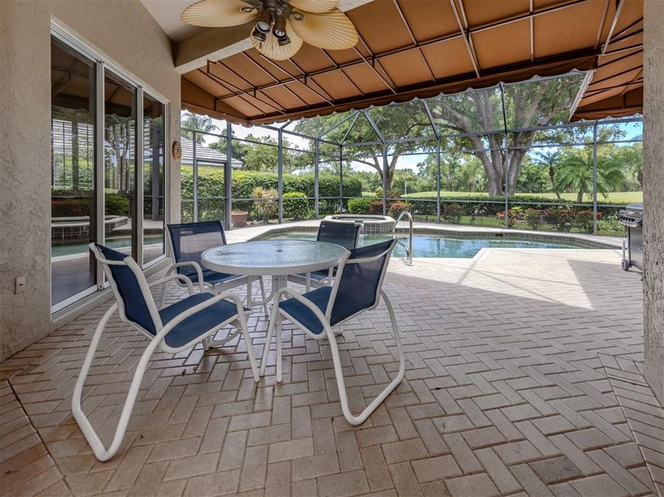 Под контрактом: $779,000 (3 спален, 3 ванн, 2827 Квадратных фут)