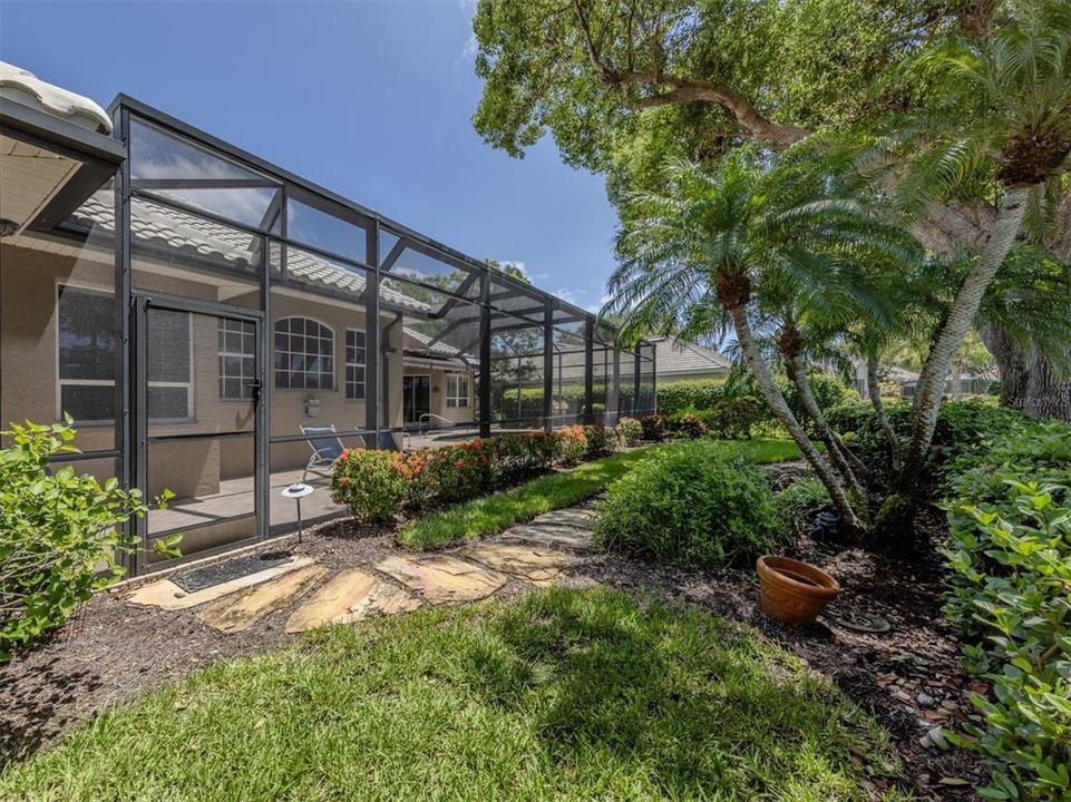 Под контрактом: $779,000 (3 спален, 3 ванн, 2827 Квадратных фут)