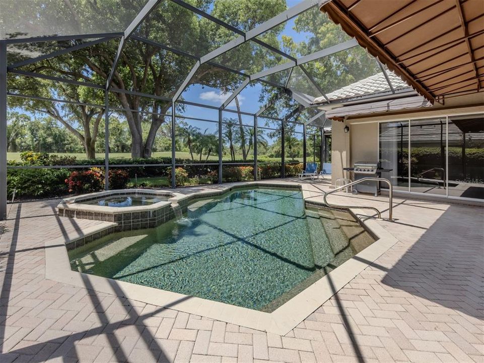 Под контрактом: $779,000 (3 спален, 3 ванн, 2827 Квадратных фут)