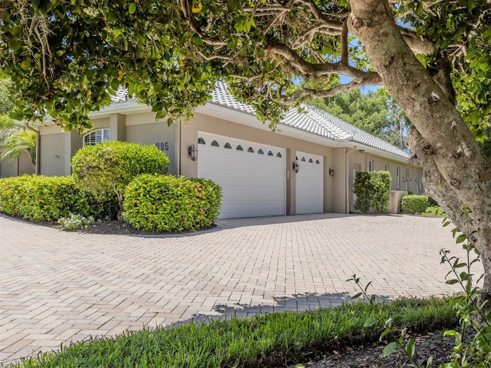 Под контрактом: $779,000 (3 спален, 3 ванн, 2827 Квадратных фут)