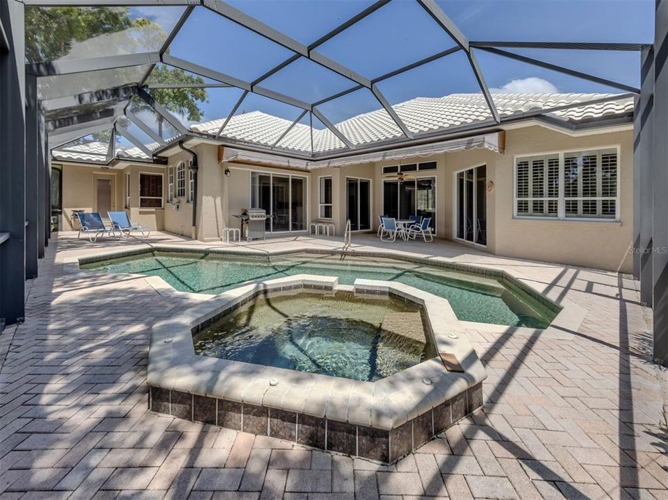 Под контрактом: $779,000 (3 спален, 3 ванн, 2827 Квадратных фут)