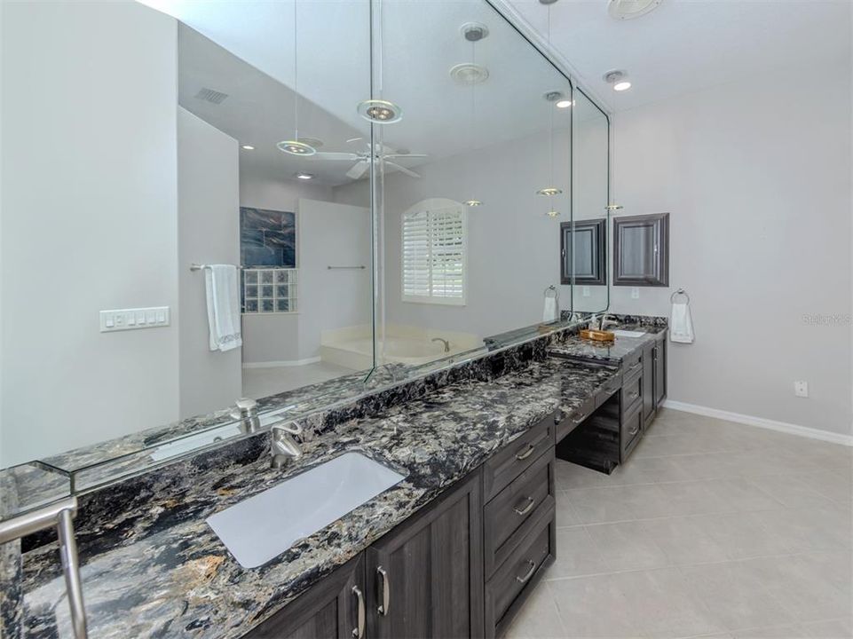 Под контрактом: $779,000 (3 спален, 3 ванн, 2827 Квадратных фут)