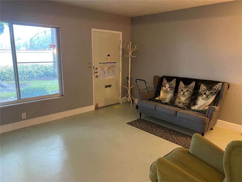 Под контрактом: $170,000 (2 спален, 1 ванн, 816 Квадратных фут)