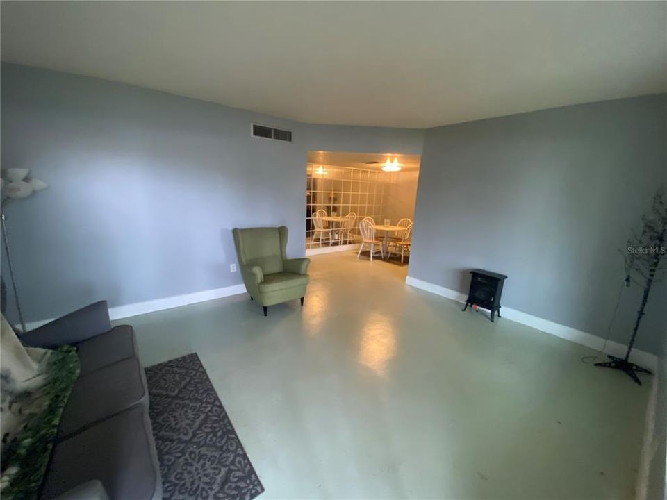 Под контрактом: $170,000 (2 спален, 1 ванн, 816 Квадратных фут)