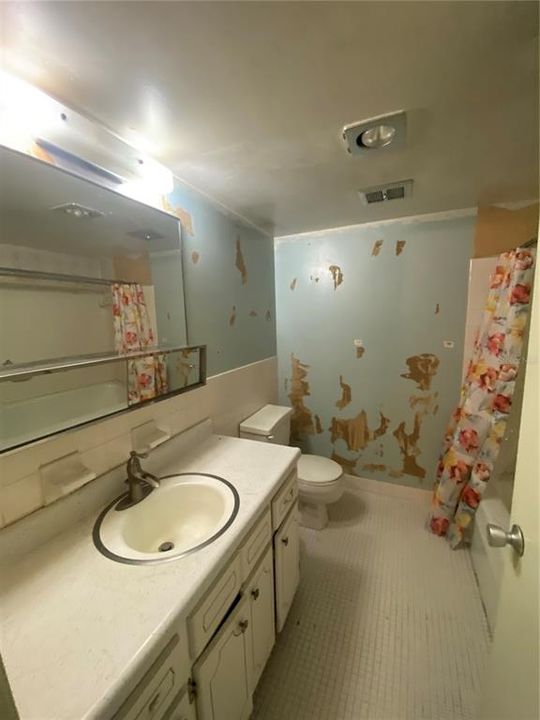 Под контрактом: $170,000 (2 спален, 1 ванн, 816 Квадратных фут)