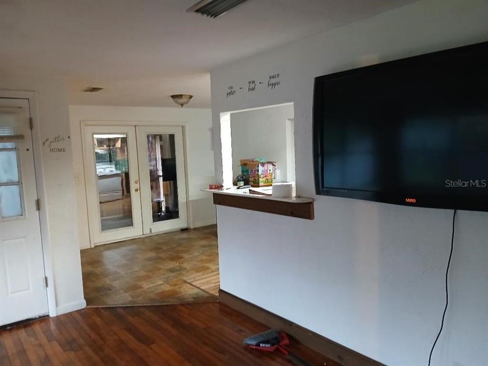 待售: $190,000 (2 贝兹, 1 浴室, 955 平方英尺)