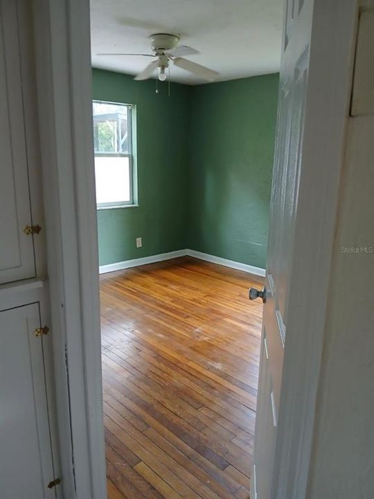 待售: $190,000 (2 贝兹, 1 浴室, 955 平方英尺)