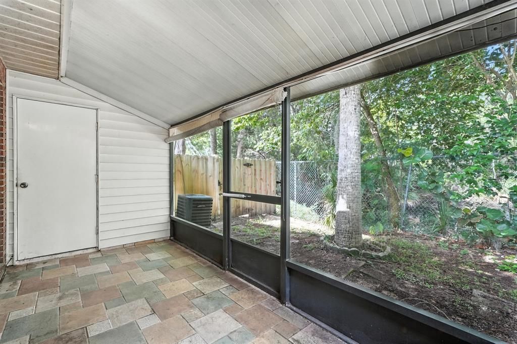 Active With Contract: $190,000 (3 beds, 2 baths, 1081 Square Feet)