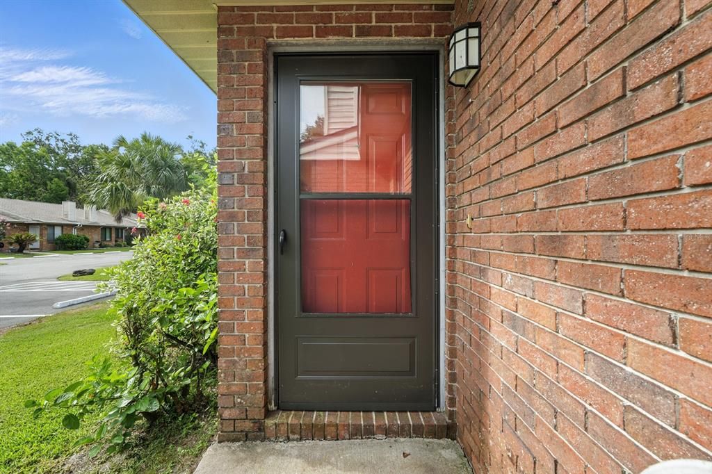 Active With Contract: $190,000 (3 beds, 2 baths, 1081 Square Feet)