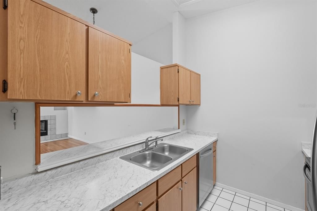 Active With Contract: $190,000 (3 beds, 2 baths, 1081 Square Feet)