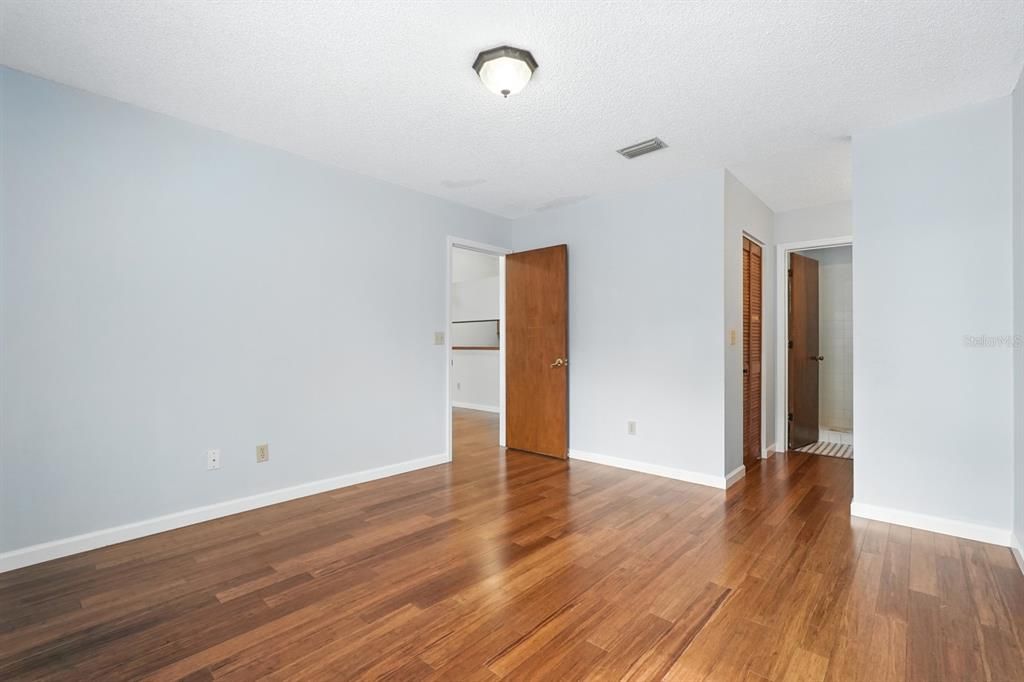 Active With Contract: $190,000 (3 beds, 2 baths, 1081 Square Feet)