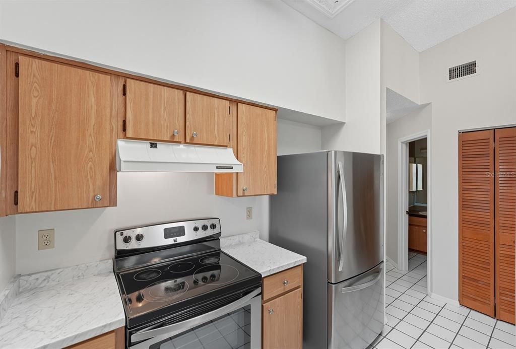 Active With Contract: $190,000 (3 beds, 2 baths, 1081 Square Feet)