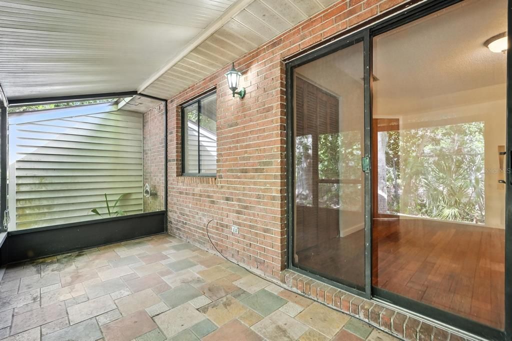 Active With Contract: $190,000 (3 beds, 2 baths, 1081 Square Feet)