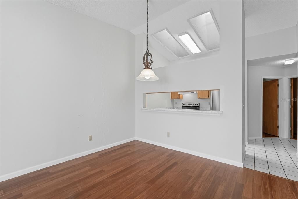 Active With Contract: $190,000 (3 beds, 2 baths, 1081 Square Feet)