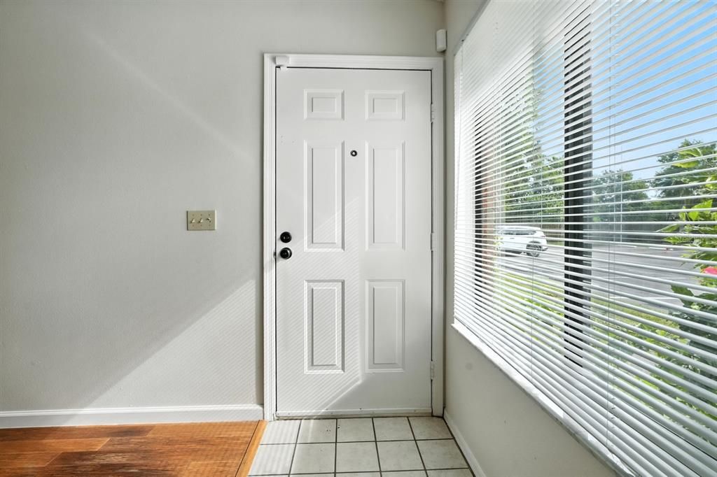 Active With Contract: $190,000 (3 beds, 2 baths, 1081 Square Feet)