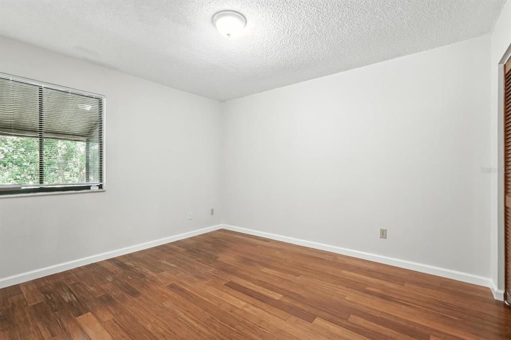 Active With Contract: $190,000 (3 beds, 2 baths, 1081 Square Feet)