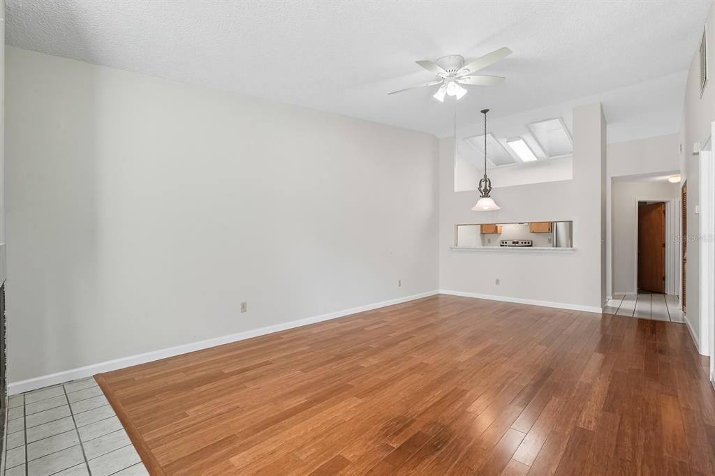 Active With Contract: $190,000 (3 beds, 2 baths, 1081 Square Feet)