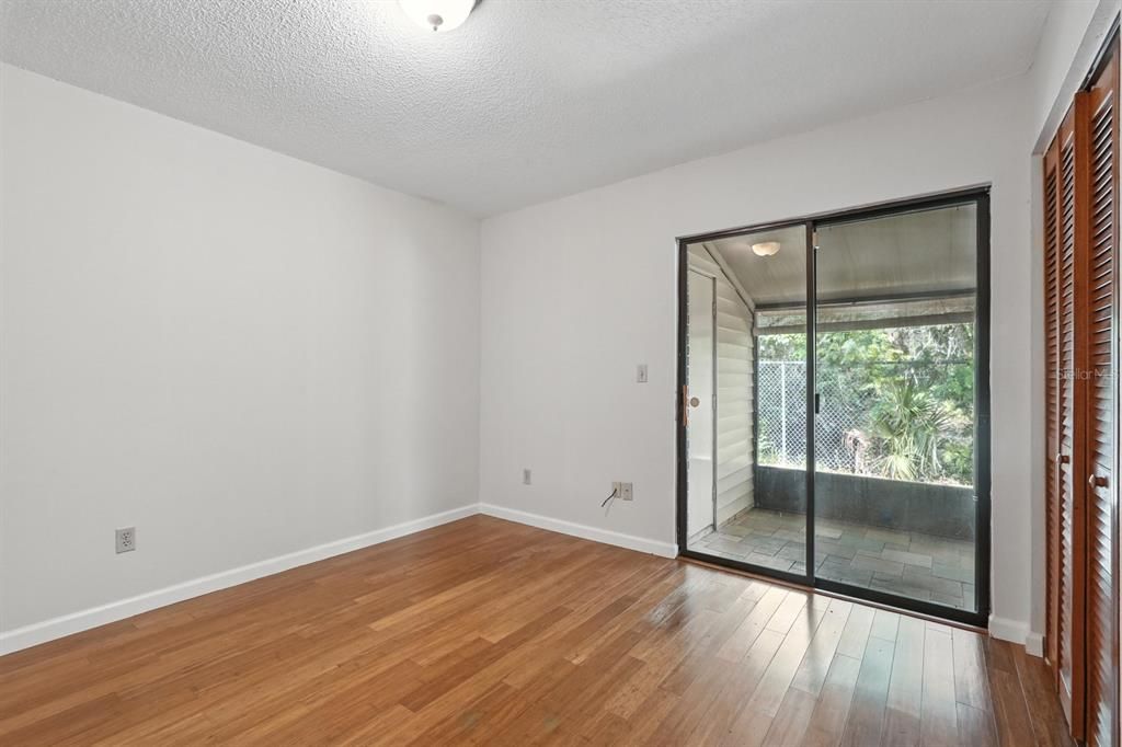 Active With Contract: $190,000 (3 beds, 2 baths, 1081 Square Feet)