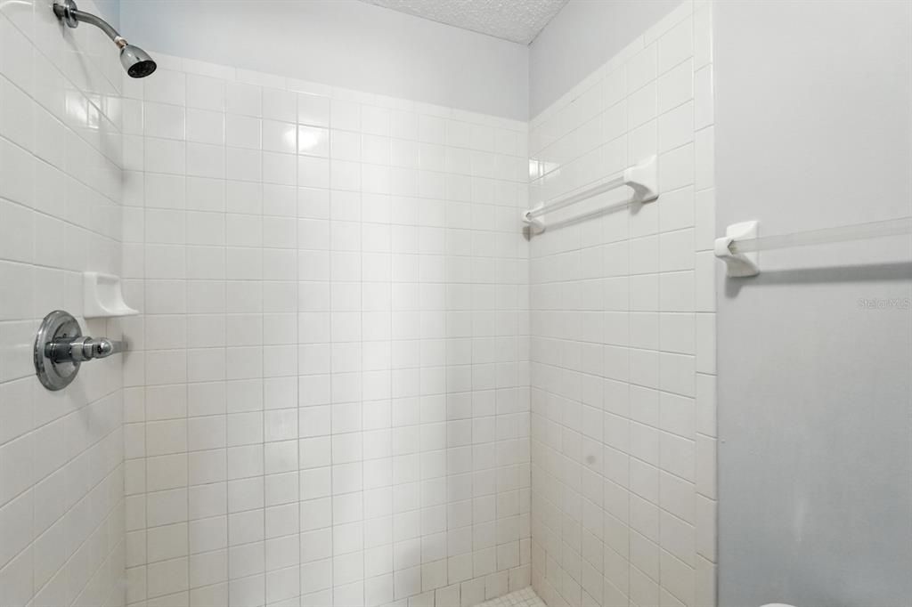 Active With Contract: $190,000 (3 beds, 2 baths, 1081 Square Feet)