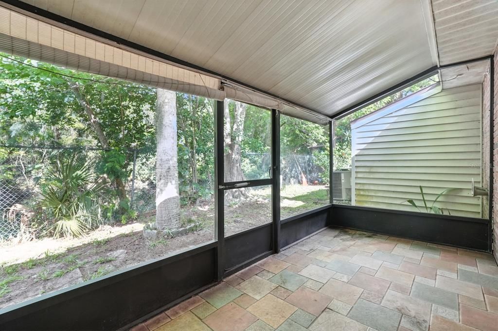 Active With Contract: $190,000 (3 beds, 2 baths, 1081 Square Feet)