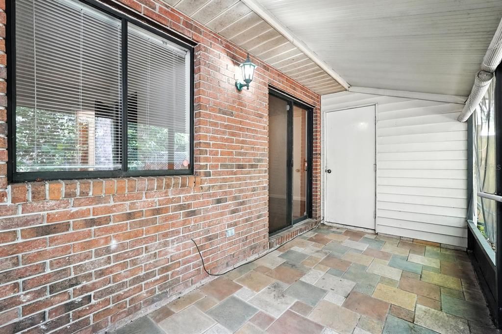 Active With Contract: $190,000 (3 beds, 2 baths, 1081 Square Feet)