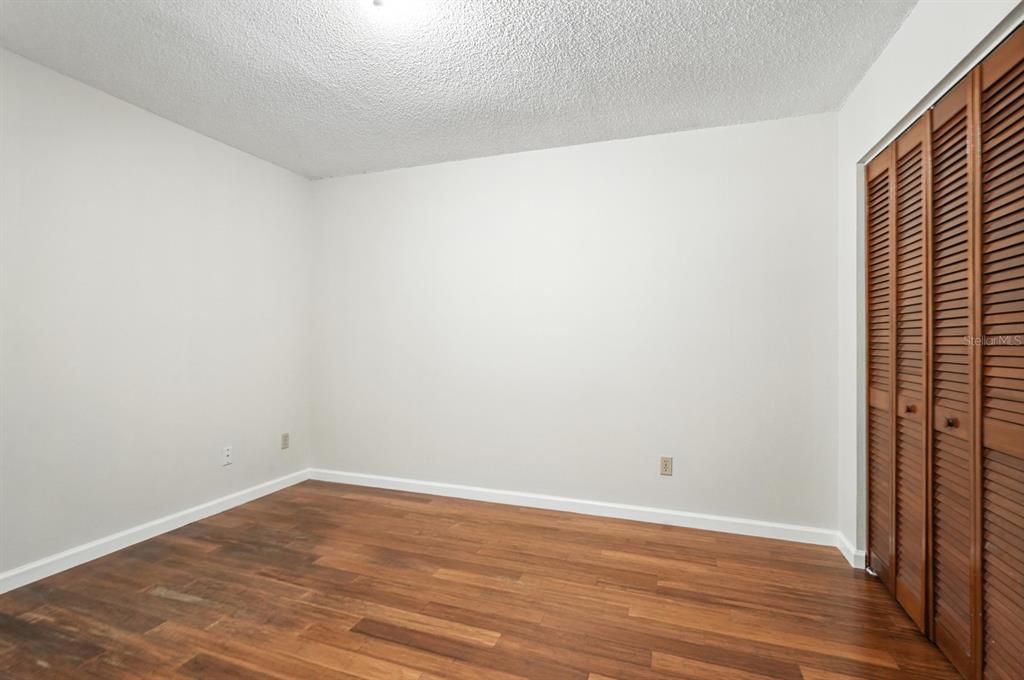 Active With Contract: $190,000 (3 beds, 2 baths, 1081 Square Feet)