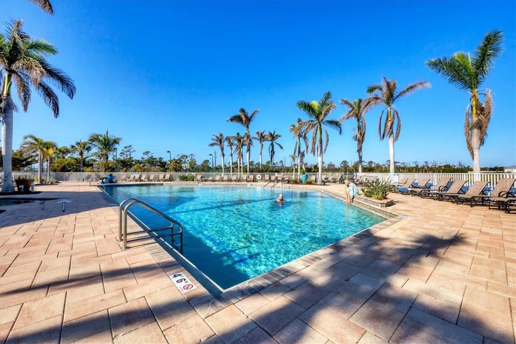 出租: $2,000 (2 贝兹, 2 浴室, 903 平方英尺)